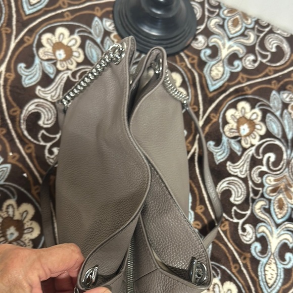 Michael Kors Jet Set Leather Shoulder Bag with Chain Straps - Picture 6 of 16